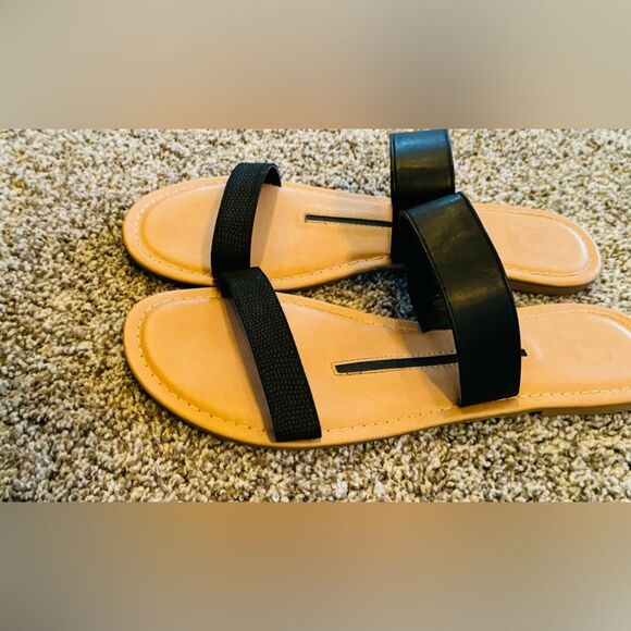 NEW DIRECTIONS Belks Woman's Sandals - Flat Slides Size 11 Black Leather… - Picture 3 of 7